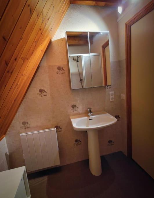 Boutx Logement 6 Pers Au Coeur Des Montagnes Pyreneennes Linge De Maison Et Papier Toilette Non Fournis מראה חיצוני תמונה